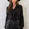 Plisse Blouse Met Ruches Mouw Zwart -Kleding Promotie Winkel Plisse Blouse Met Ruches Mouw Zwart 3 586x900 1