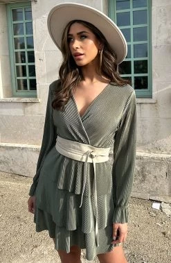 Suede Wikkelriem Light Beige 15 Suede Wikkelriem Light Beige -Kleding Promotie Winkel Plisse Laagjes Jurk Army 7 586x900 2