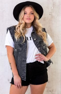 Denim Short Zwart -Kleding Promotie Winkel Raw Denim Gilet Grijs 9 586x900 1