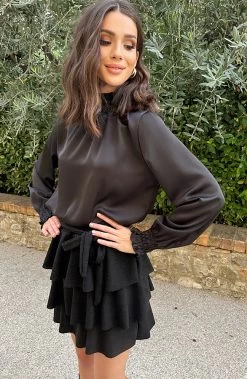 Satijnen Col Blouse Zwart 27 Satijnen Col Blouse Zwart -Kleding Promotie Winkel Ruffle Lurex Rok Zwart 2 586x900 1