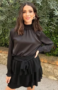 Satijnen Col Blouse Zwart 26 Satijnen Col Blouse Zwart -Kleding Promotie Winkel Ruffle Lurex Rok Zwart 6 586x900 1