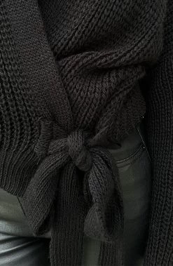 Strik Vest Gebreid Zwart -Kleding Promotie Winkel STRIK VEST GEBREID ZWART 586x900 1