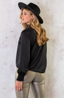 Satijnen Col Blouse Zwart 23 Satijnen Col Blouse Zwart -Kleding Promotie Winkel Satijnen Col Blouse Zwart 2 586x900 1