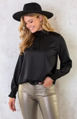 Satijnen Col Blouse Zwart 21 Satijnen Col Blouse Zwart -Kleding Promotie Winkel Satijnen Col Blouse Zwart 4 586x900 1