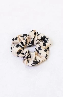 Scrunchie Flower Beige