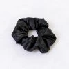 Scrunchie Silk Black -Kleding Promotie Winkel Scrunchie Satin Black 1 586x900 1