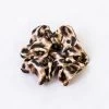 Scrunchie Silk Leopard -Kleding Promotie Winkel Scrunchie Silk Leopard 586x900 1