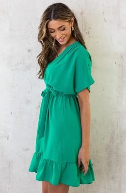 Sicily V-neck Dress Bright Green -Kleding Promotie Winkel Sicily V neck Dress Bright Green 6 586x900 2