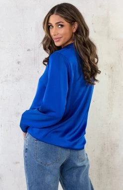 Silk Oversized Blouse Kobalt 11 Silk Oversized Blouse Kobalt -Kleding Promotie Winkel Silk Oversized Blouse Kobalt 3 586x900 1