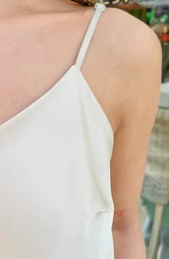 Silk Touch Spaghetti Top Beige 2.0 -Kleding Promotie Winkel Silk Touch Spaghetti Top Beige 2 5 586x900 1