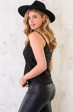 Silk Touch Spaghetti Top Zwart 2.0 -Kleding Promotie Winkel Silk Touch Spaghetti Top Zwart 2 1 586x900 1