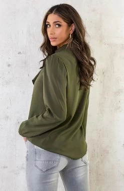 Silky Ruffle Kraag Blouse Army -Kleding Promotie Winkel Silky Ruffle Kraag Blouse Army 6 586x900 1