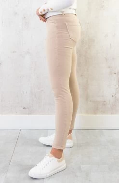 Classic Sneaker Suede Beige -Kleding Promotie Winkel Skinny High Waist Jeans Beige 2 3 586x900 2