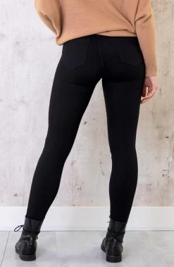 Skinny Jeans High Waist Zwart -Kleding Promotie Winkel Skinny Jeans High Waist Zwart 1 586x900 1