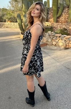 Spaghetti Jurk Rozen Zwart -Kleding Promotie Winkel Spaghetti Jurk Rozen Zwart 6 586x900 1