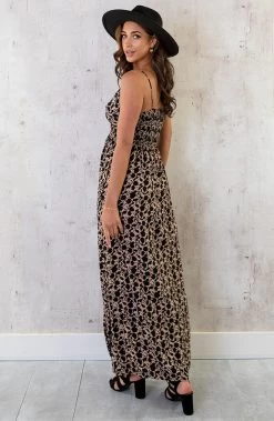 Spaghetti Maxi Jurk Print Camel Zwart -Kleding Promotie Winkel Spaghetti Maxi Jurk Print Camel Zwart 1 586x900 1