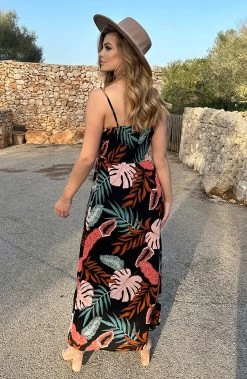 Spaghetti Maxi Jurk Tropic Zwart -Kleding Promotie Winkel Spaghetti Maxi Jurk Tropic Zwart 3 586x900 1