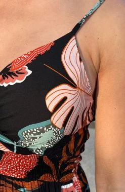 Spaghetti Maxi Jurk Tropic Zwart -Kleding Promotie Winkel Spaghetti Maxi Jurk Tropic Zwart close 586x900 1