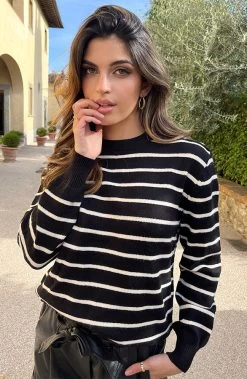 Strepen Trui Zwart Wit Gouden Knopen 9 Strepen Trui Zwart Wit Gouden Knopen -Kleding Promotie Winkel Strepen Trui Zwart Wit Gouden Knopen 2 586x900 1