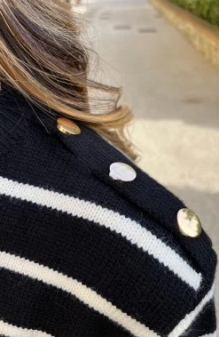 Strepen Trui Zwart Wit Gouden Knopen 13 Strepen Trui Zwart Wit Gouden Knopen -Kleding Promotie Winkel Strepen Trui Zwart Wit Gouden Knopen 586x900 1