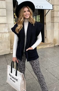 Teddy Gilet Met Schouderdetail Zwart -Kleding Promotie Winkel Teddy Gilet Met Schouderdetail Zwart 5 586x900 1