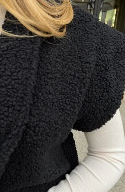 Teddy Gilet Met Schouderdetail Zwart -Kleding Promotie Winkel Teddy Gilet Met Schouderdetail Zwart 586x900 1