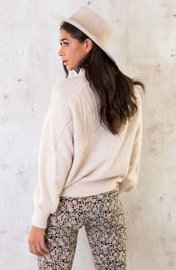 Ultra Soft Trui Beige -Kleding Promotie Winkel Ultra Soft Trui Beige 2 586x900 2