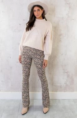 Ultra Soft Trui Beige -Kleding Promotie Winkel Ultra Soft Trui Beige 4 586x900 2