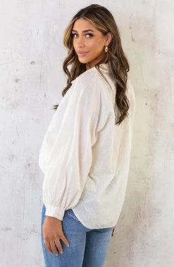V-Hals Dots Blouse Creme -Kleding Promotie Winkel V Hals Dots Blouse Creme 1 586x900 1