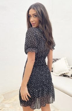 V-Hals Stippen Jurkje Smocked Zwart -Kleding Promotie Winkel V Hals Stippen Jurkje Smocked Zwart 3 586x900 1