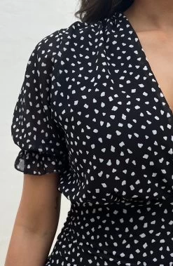 V-Hals Stippen Jurkje Smocked Zwart -Kleding Promotie Winkel V Hals Stippen Jurkje Smocked Zwart 586x900 1