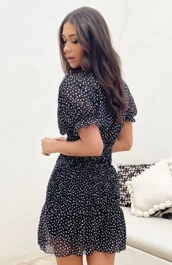 V-Hals Stippen Jurkje Smocked Zwart -Kleding Promotie Winkel V Hals Stippen Jurkje Smocked Zwart 6 586x900 1