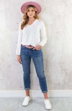 Classic Sneaker Suede Roze -Kleding Promotie Winkel V hals Boho Blouse Ecru 1 586x900 1