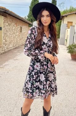 V-hals Jurk Paris Bloemen Zwart Roze -Kleding Promotie Winkel V hals Jurk Paris Bloemen Zwart Roze 4 586x900 1