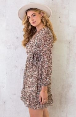 V-hals Strik Jurk Flower Beige -Kleding Promotie Winkel V hals Strik Jurk Flower Beige 2 586x900 1