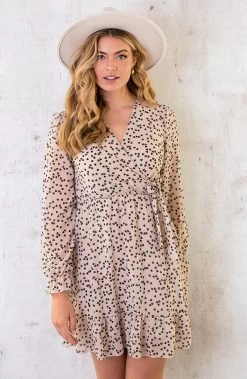 V-hals Strik Jurk Hartjes Beige -Kleding Promotie Winkel V hals Strik Jurk Hartjes Beige 1 586x900 1