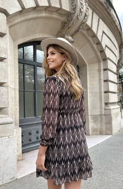 V-hals Strik Jurk Zigzag Choco -Kleding Promotie Winkel V hals Strik Jurk Zigzag Choco 2 586x900 1