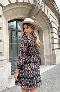 V-hals Strik Jurk Zigzag Choco -Kleding Promotie Winkel V hals Strik Jurk Zigzag Choco 3 586x900 1