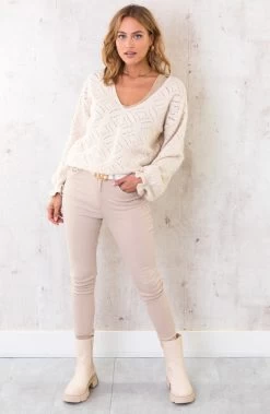 V-hals Trui Gehaakt Creme -Kleding Promotie Winkel V hals Trui Gehaakt Creme 1 586x900 3