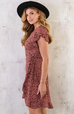 Wikkel Jurk Cheetah Koraal -Kleding Promotie Winkel Wikkel Jurk Cheetah Koraal 5 586x900 1