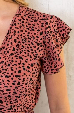Wikkel Jurk Cheetah Koraal -Kleding Promotie Winkel Wikkel Jurk Cheetah Koraal 586x900 1