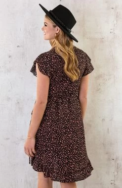 Wikkel Jurk Cheetah Zwart Koraal -Kleding Promotie Winkel Wikkel Jurk Cheetah Zwart Koraal 4 586x900 1