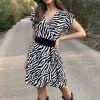 Wikkel Jurk Zebra Zwart Wit -Kleding Promotie Winkel Wikkel Jurk Zebra Zwart Wit 2 586x900 1