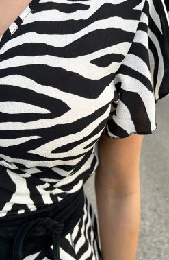 Wikkel Jurk Zebra Zwart Wit -Kleding Promotie Winkel Wikkel Jurk Zebra Zwart Wit close 2 586x900 1