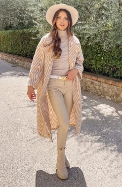 Coltrui Dames Beige -Kleding Promotie Winkel Woven Jas Zigzag Beige 13 586x900 1