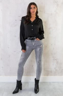 Enkellaarzen Croco Zwart -Kleding Promotie Winkel Zijden Knopen Blouse Zwart 1 586x900 1