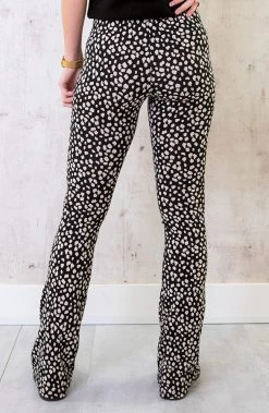 Flared Broek Panterprint Zwart 2.0 20 Flared Broek Panterprint Zwart 2.0 -Kleding Promotie Winkel flared broek panterprint zwart 2 1 586x900 1