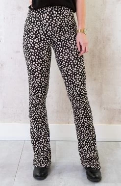 Musthave Deal Flared Broeken -Kleding Promotie Winkel flared broek panterprint zwart 2 3 586x900 2